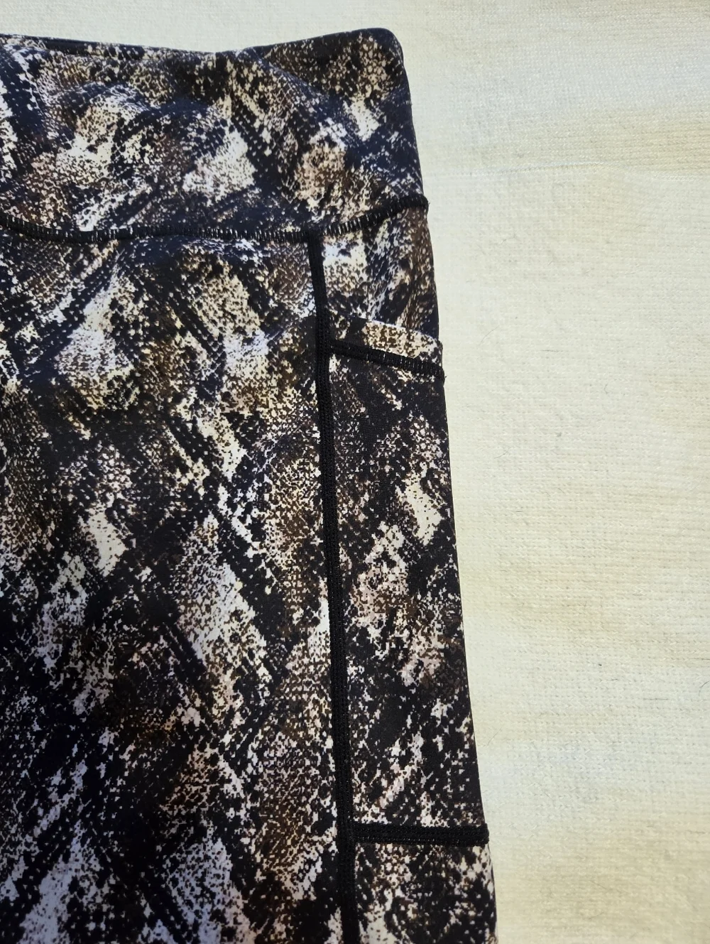 Constantly Varied Gear Women's Snake-Print Leggings  Brown/Black. Sz L Like New